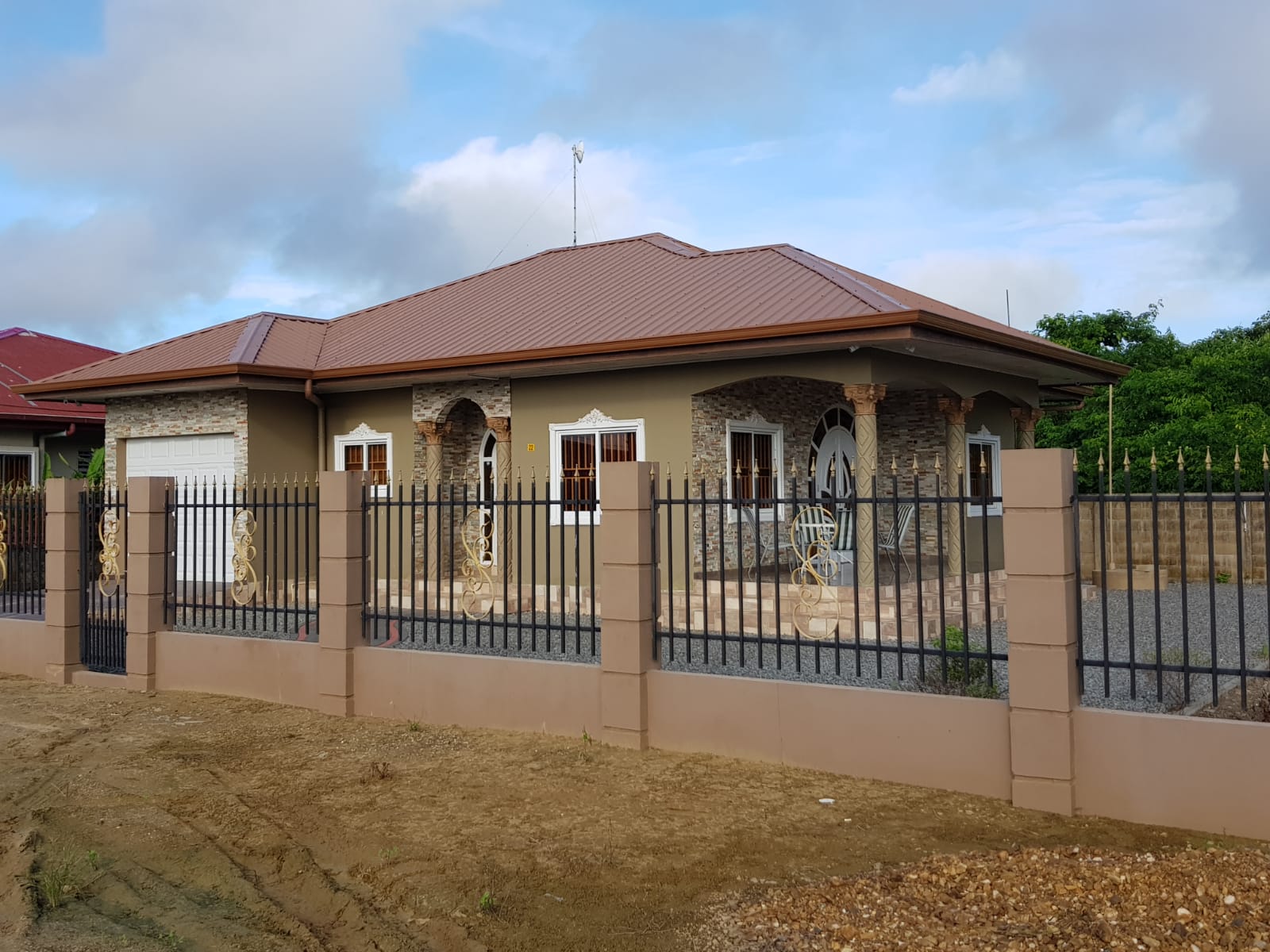 Woning huren Luxe Vakantiehuis 3 slaapkamers Paramaribo/Wanica 2021