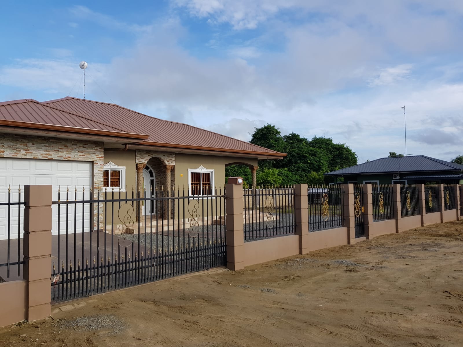 Woning huren Luxe Vakantiehuis 3 slaapkamers Paramaribo/Wanica 2021