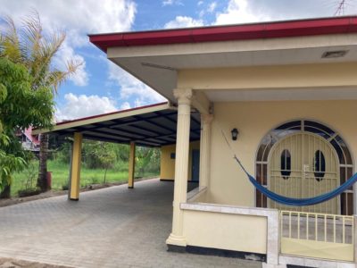 Voorkant En Garage Soekradj Sewdasweg Paramaribo