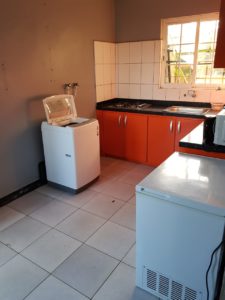 Koenawaristraat Paramaribo Stagewoning Suriname Studentenkamer Zwembad (17)