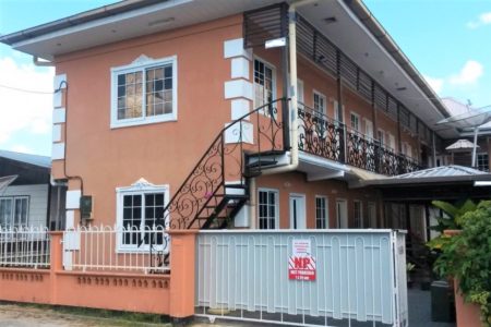 Koenawaristraat Paramaribo Stagewoning Suriname Studentenkamer Zwembad (4)