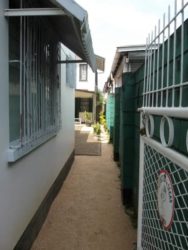 Nassylaan Paramaribo Kamerhuur Stagewoning Studentehuis Suriname (6)