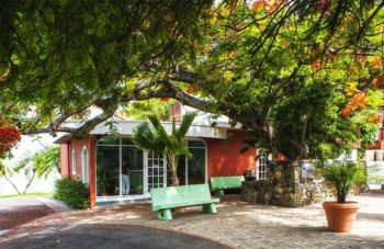 Sint Maarten Studio Apartment Swimming Pool Rental (9)