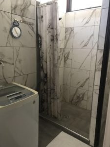 Douche En Wasmachine In Badkamer