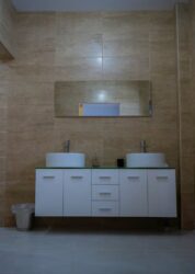 Grote Slpkmr Badkamer En Suite Wastafel